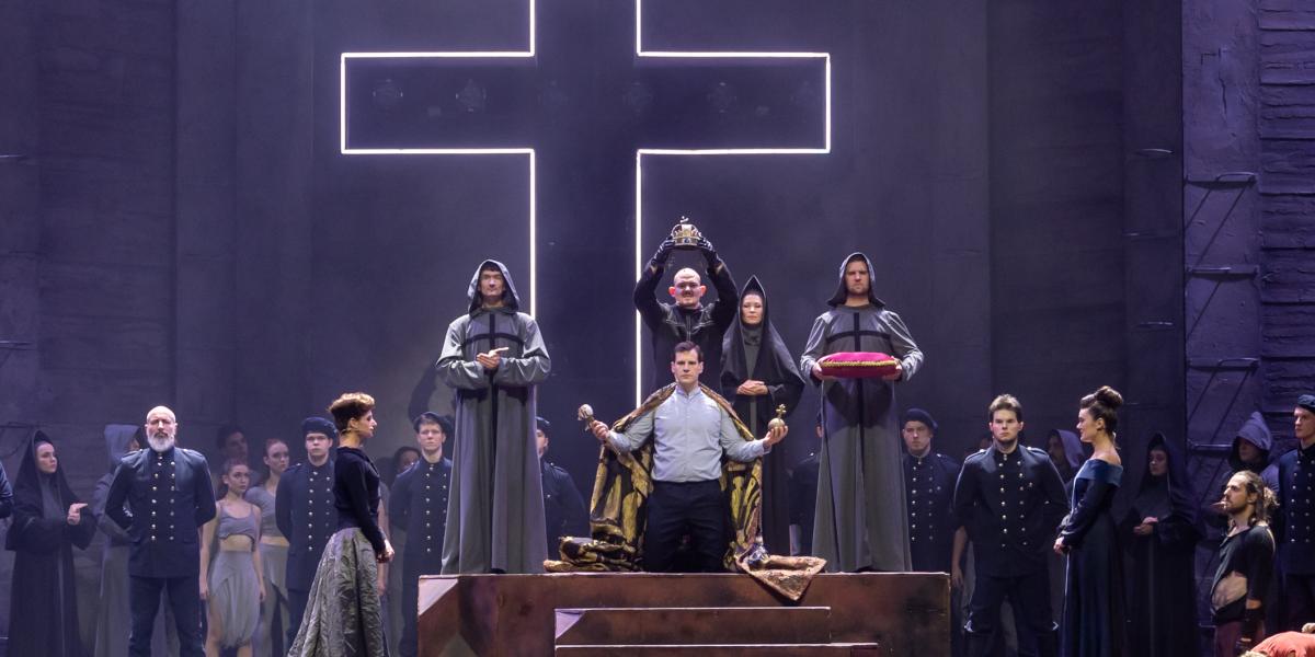 A koncepció talán legnagyobb erénye, hogy nem áll egyik oldalra sem. Megmutatja mind a két felet, erényeikkel és a gyengeségeikkel együtt. Az értelmezésben nincsenek győztesek és vesztesek