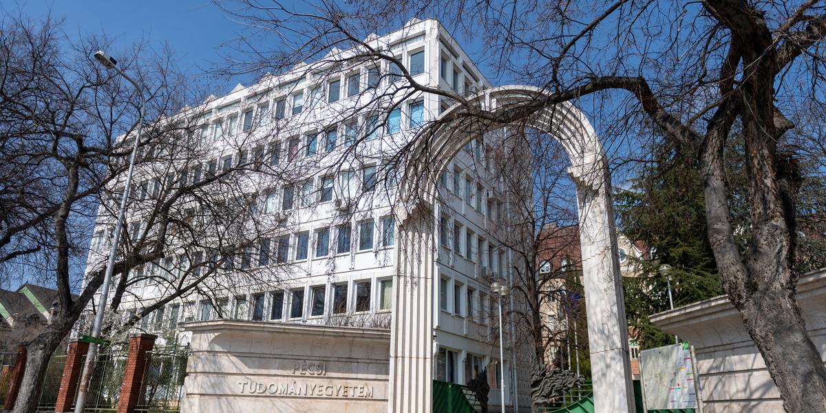 A Pécsi Tudományegyetem (PTE). Egy hete távozott a kuratóriumi elnök