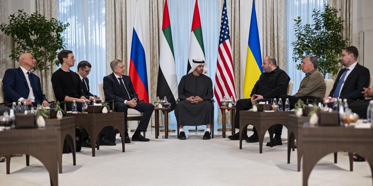 Tárgyalások zajlottak Abu-Dzabiban Oroszország, Ukrajna és az Egyesült Államok képviselői között