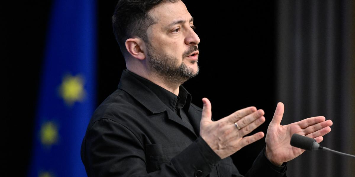 Volodimir Zelenszkij a sajtótájékoztatón Brüsszelben, december 18-án.