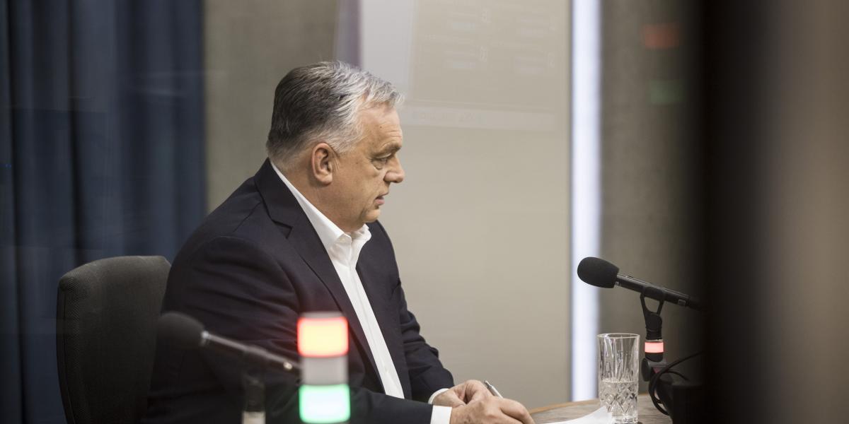 Orbán Viktor miniszterelnök interjút ad a Kossuth rádió óbudai stúdiójában 2025. november 21-én