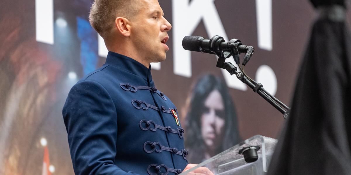 Magyar Péter a Tisza párt ünnepi megemlékezésén az Andrássy úton 2025. március 15-én 