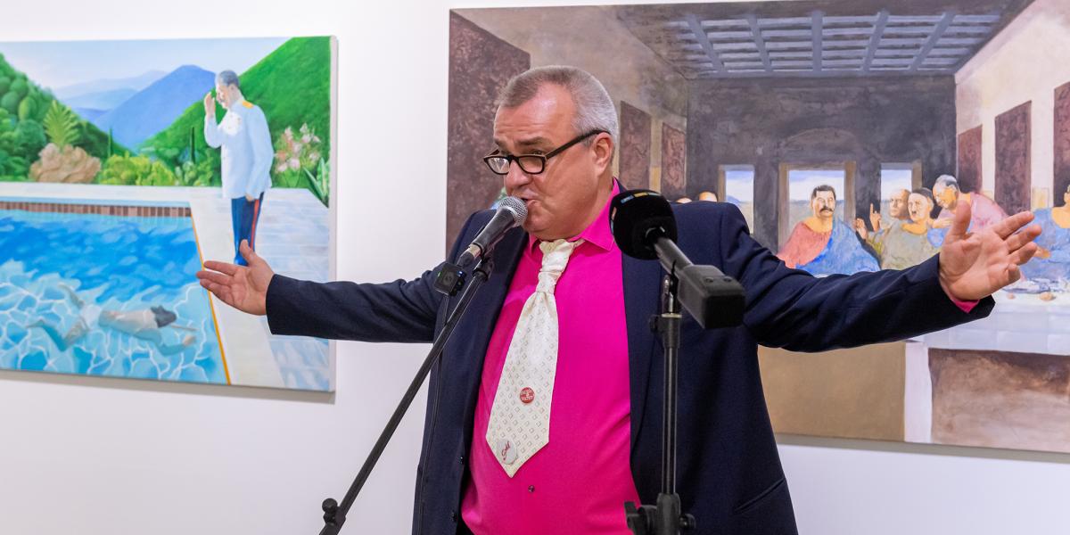 A művész 2007 óta festi meg a magyar politikai élet szereplőit és a világtörténelem hírhedt alakjait