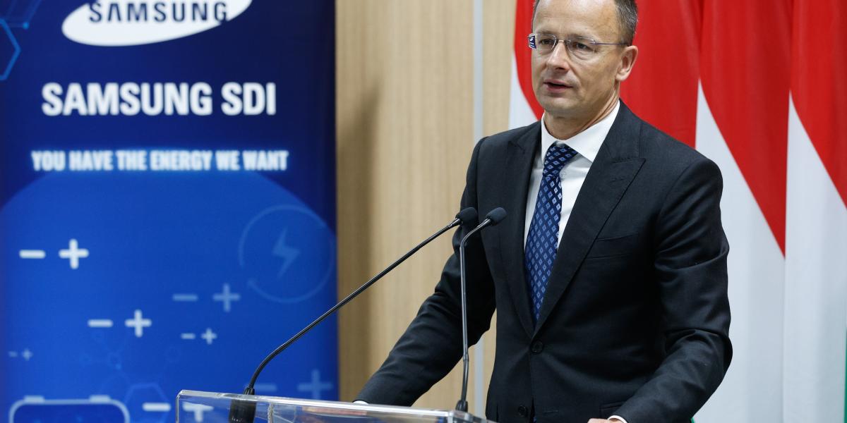 Szijjártó Péter a Samsung SDI új gödi kutatás-fejlesztési központjának átadásán 2025. június 11-én. 