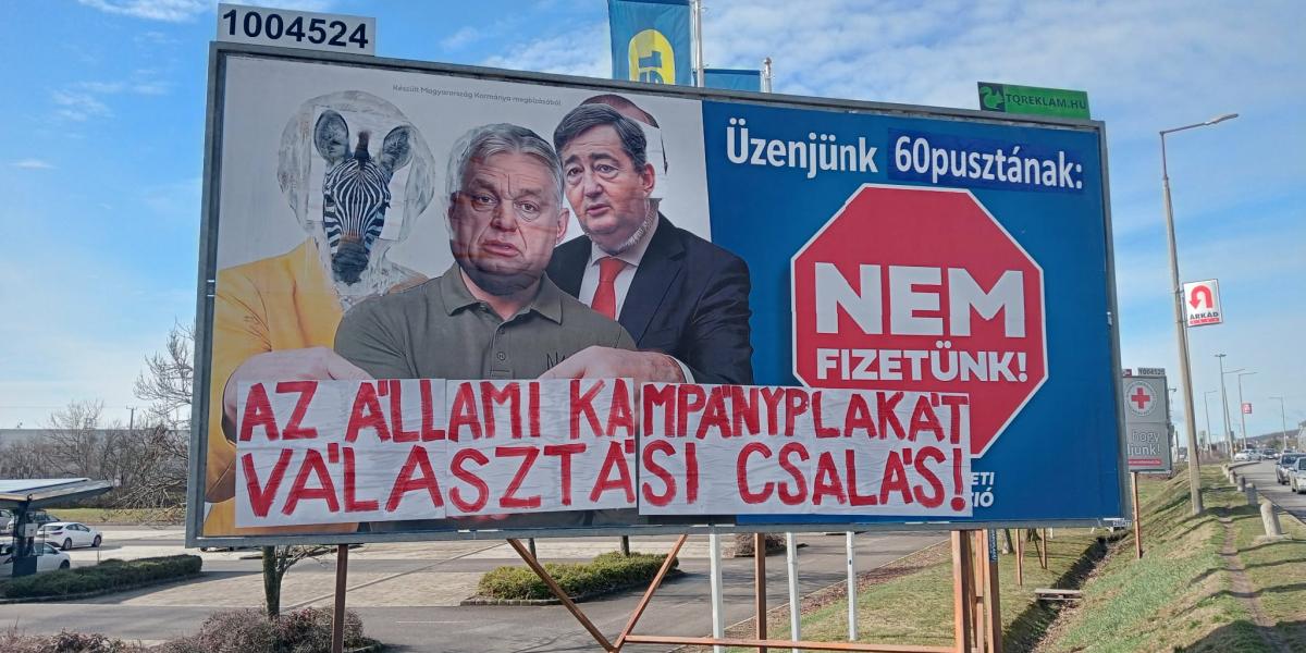 A "kijavított" plakát Pécsett február 13-án 