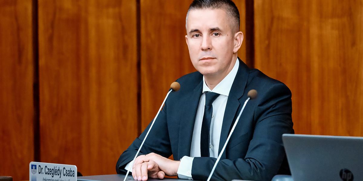 Czeglédy Csaba korábbi felvételen.