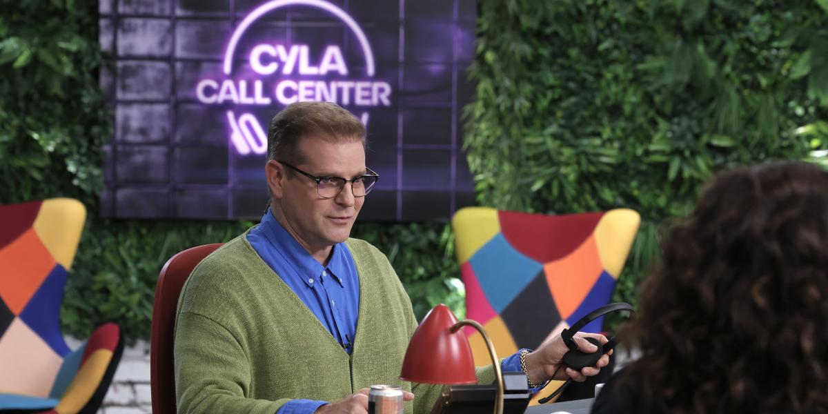 Kajdi Csaba olykor túl kedélyes, de egyben tartja a műsort