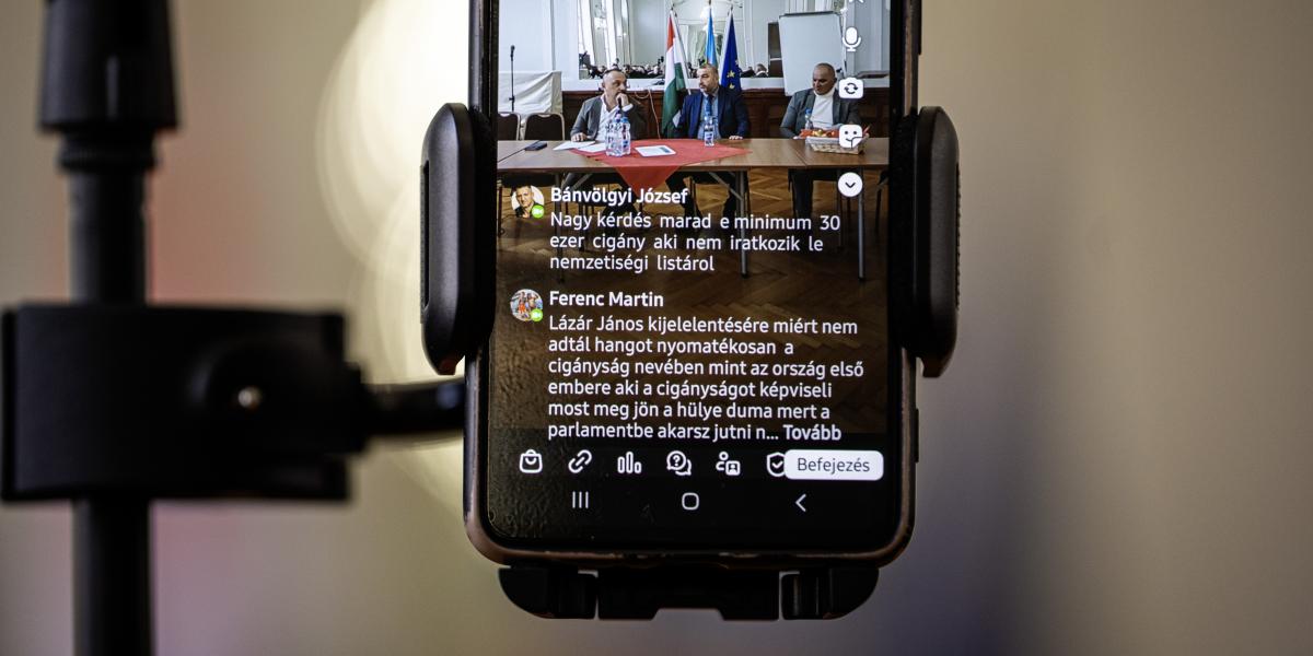 Élő az élőben. A kommentek között pedig emlékeztetnek Lázár
János miniszter cigányozására is