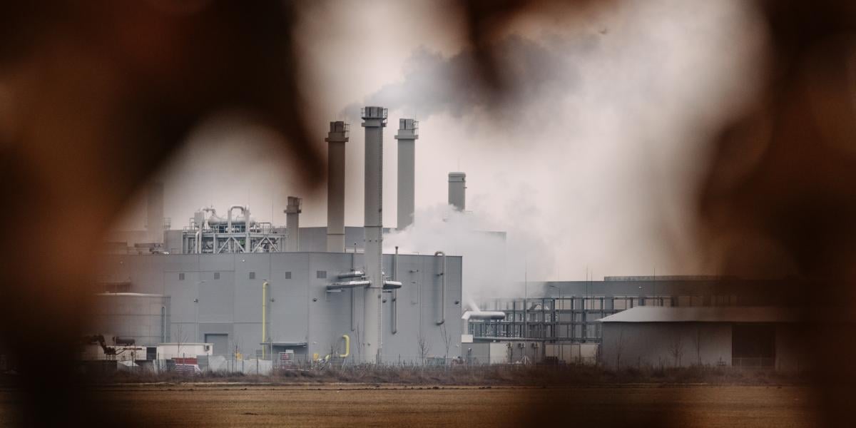 Akkumulátor-alkatrészgyár Debrecenben. Képünk illusztráció. 