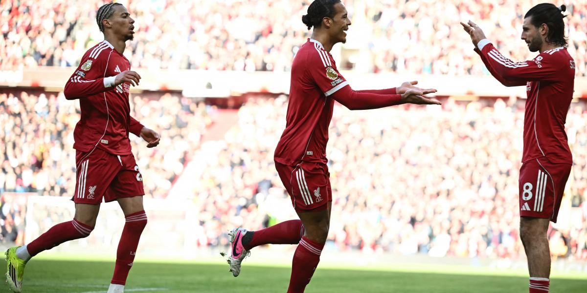 Szoboszlai ünneplése társaival. 