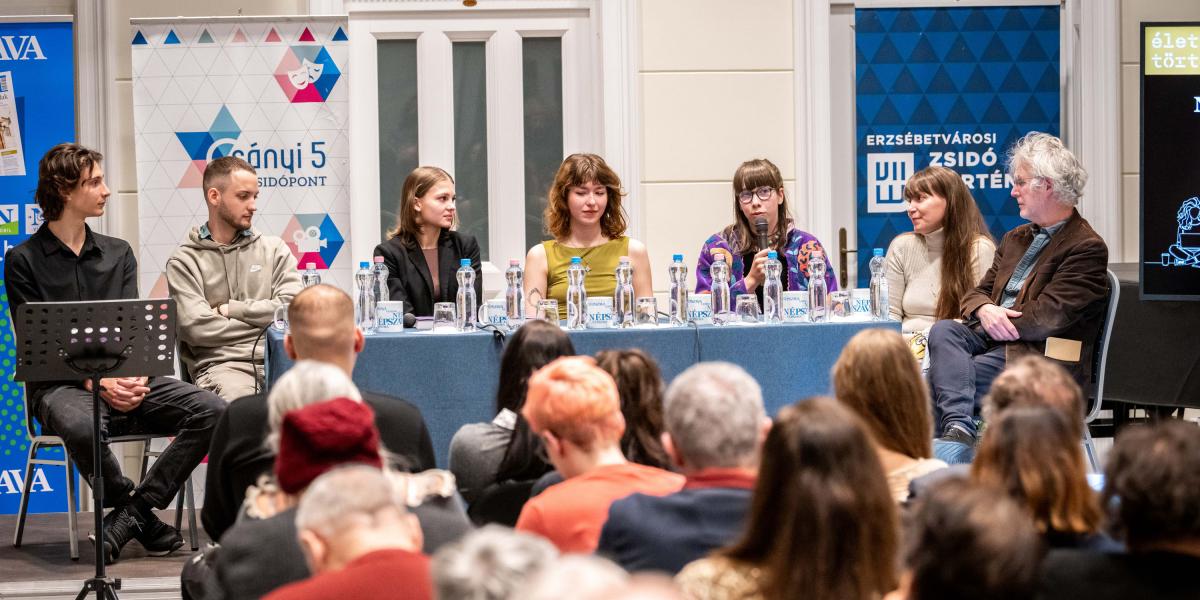 Mindegyik írásmű alkotója szívvel-lélekkel ott áll az előadott történet vagy a lelkiállapotrajz mögött, e művek lebilincselő hitelessége mindenekelőtt ebből ered