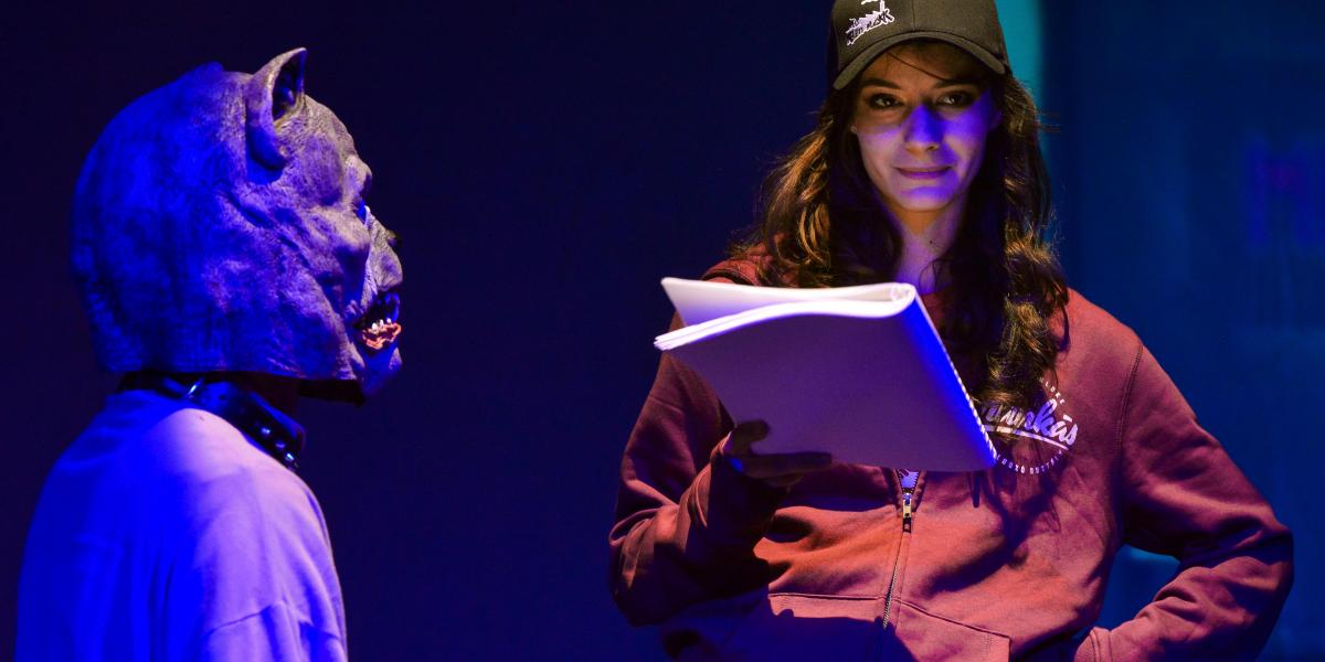  A Vasgyári eklógák arról is tanúskodik, hogy a politika milyen módon képes belelépni személyes sorsokba