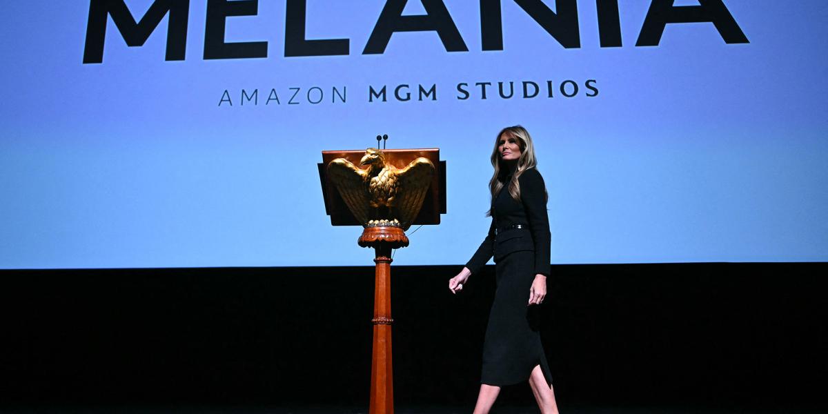  A The Rolling Stones Gimme Shelterje hangzik el a Melania filmben