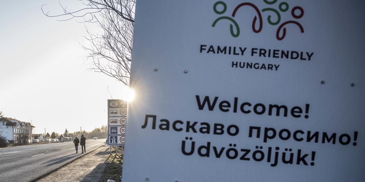 A beregsurányi határátkelő az ukrán-magyar határszakaszon 2022. február 24-én