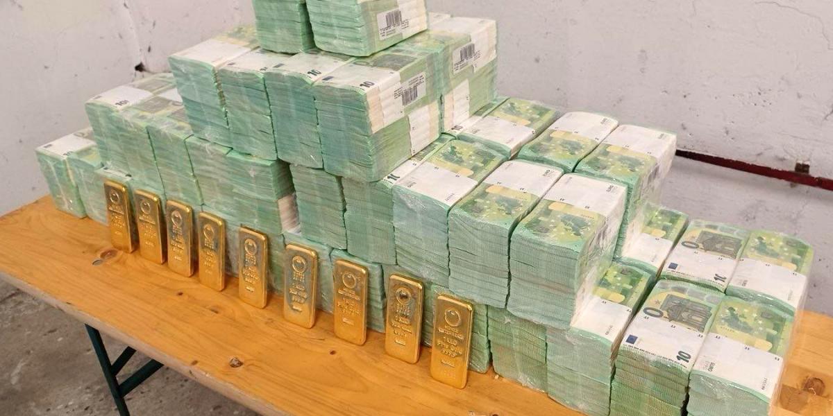 A március 5-én lefoglalt ukrán pénzkötegek és aranytömbök 