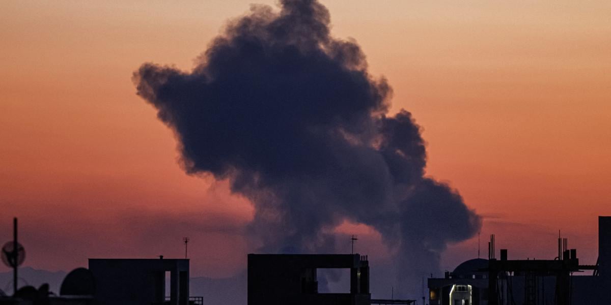 Iránnak egy hét után láthatóan fogy az ereje, ennek ellenére változatlanul rakéta- és dróntámadások sorát méri Izraelre és az Öböl menti arab országokra