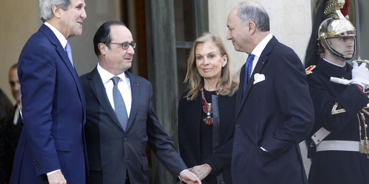 John Kerry, Francois Hollande és Laurent Fabius az Élysée-palota előtt FOTÓ: EUROPRESS/GETTY IMAGES/THIERRY CHESNOT