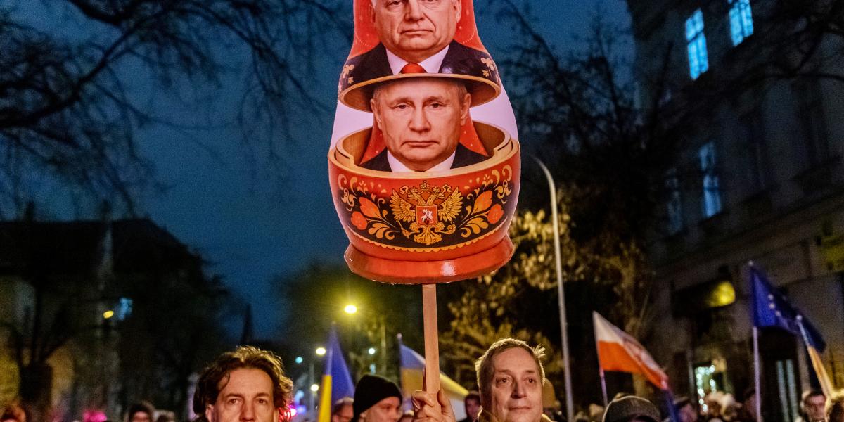 Tiltakozás az orosz követségnél február 22-én, a háború kitörésének évfordulóján