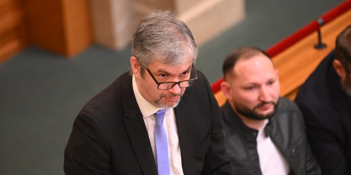 Hadházy Ákos az Országgyűlés plenáris ülésén március 10-én 