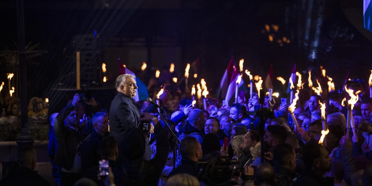 Orbán Viktor miniszterelnök, a Fidesz elnöke beszédet mond országjárásának kaposvári állomásán, a Kossuth téren 2026. március 16-án.