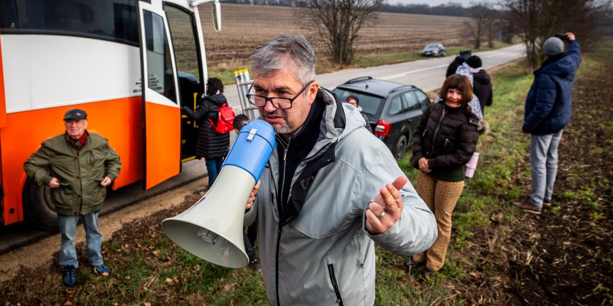 Hadházy Ákos kirándulást vezet Hatvanpusztára 2025. november 29-én 