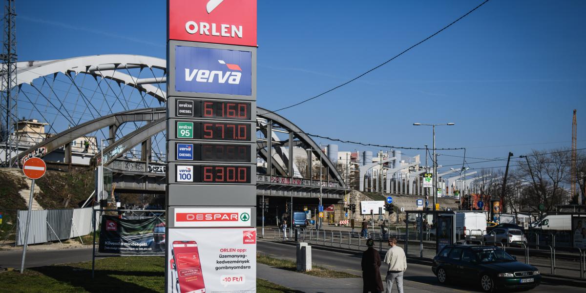 Az eddigi árkorlátozó és ezzel az inflációt csökkentő intézkedéseket március elején újabb követte: védett lett az üzemanyag­ár a hazai kutakon