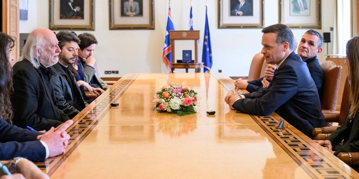 Krasznahorkai László és Haris Doukas athéni főpolgármester Athénban március 26-án 