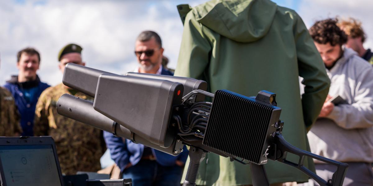 A litván SkyWiper drónelhárító fegyver egy NATO-hadgyakorlaton 