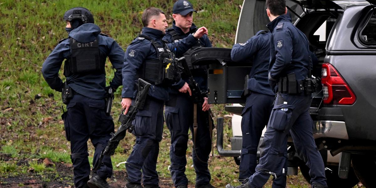 Rendőrök az első összecsapás helyszínén, Porepunkah-ban 2025. augusztus 29-én 