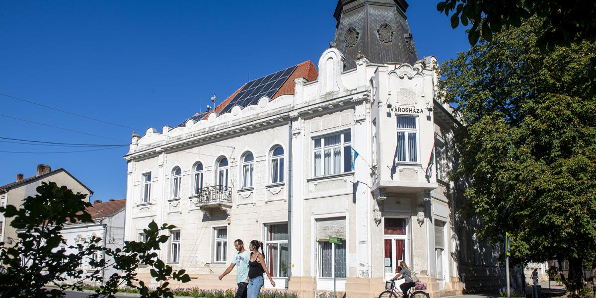 Képünk illusztráció, a városháza Csurgón 2025 szeptemberében