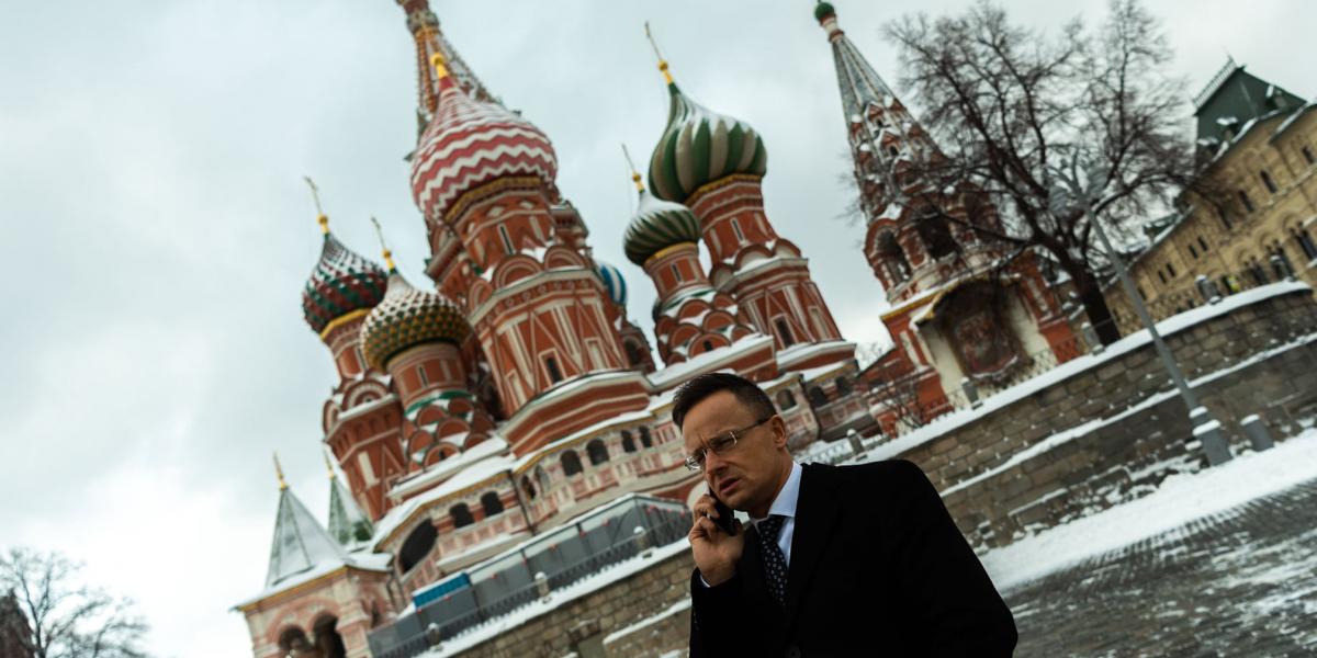 Moszkva. Szijjártó. Telefon. „Mindig állok rendelkezésedre”