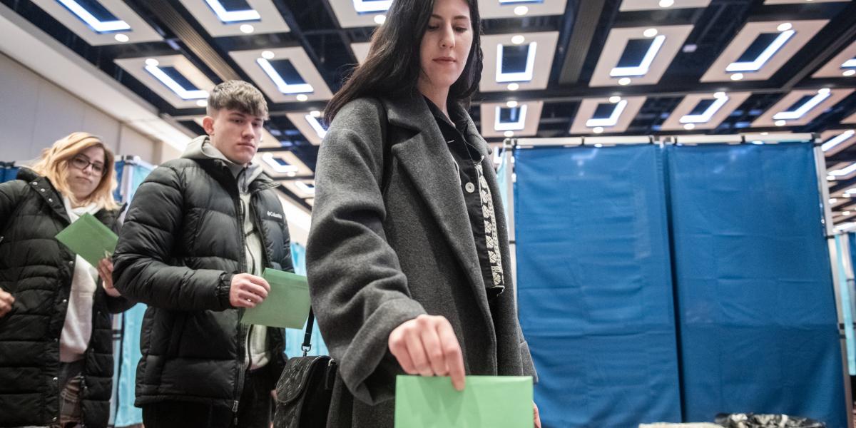 Szavazók  Londonban, 2022. április 3-án.