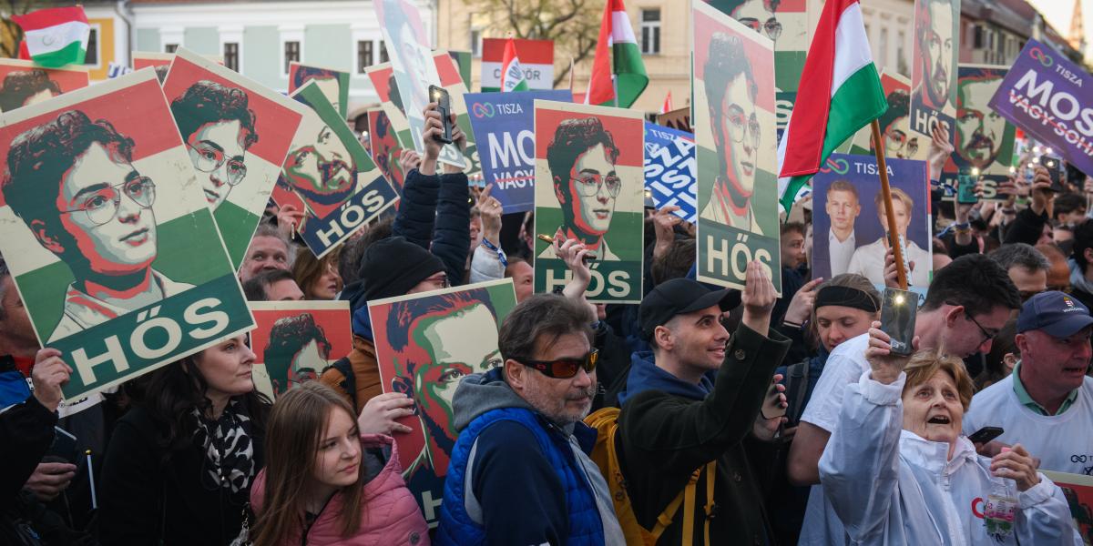Tisza-szimpatizánsok Vácon. A nyilvánosságra került ügyek az ellenzéki pártot segítették