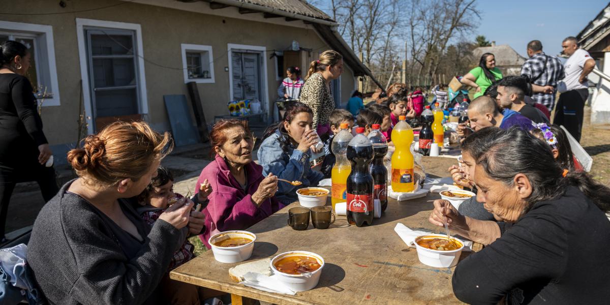 Tiszta Szavazás aktivistáinak egyik felvilágosító akciója Girincsen, 2022. március 26-án.