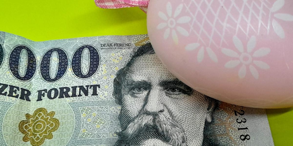 Idén elmaradt a húsvéti locsolkodás, mert az már kisfiús, mondja a majdnem tizenkét éves. Pedig minden fiúgyerek tudja, hogy az öntözgetés igencsak meg tudja dobni a havi zsebpénzt 