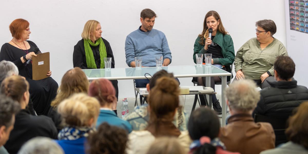 „Világossá vált számunkra, hogy az antiszemitizmus csak arculatot vált, de mindig az adott társadalomhoz alkalmazkodva létezik” – beszélt a projekthez vezető útról Valaczkay Gabriella