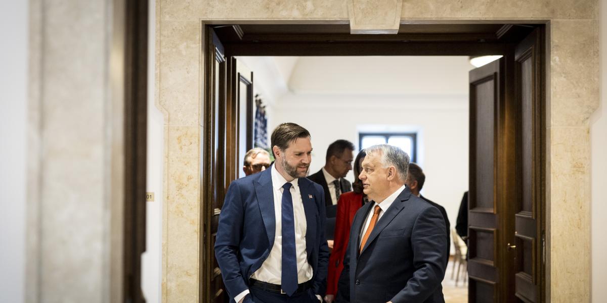 Orbán Viktor és JD Vance április 7-i tárgyalásuk után a Karmelita kolostorban