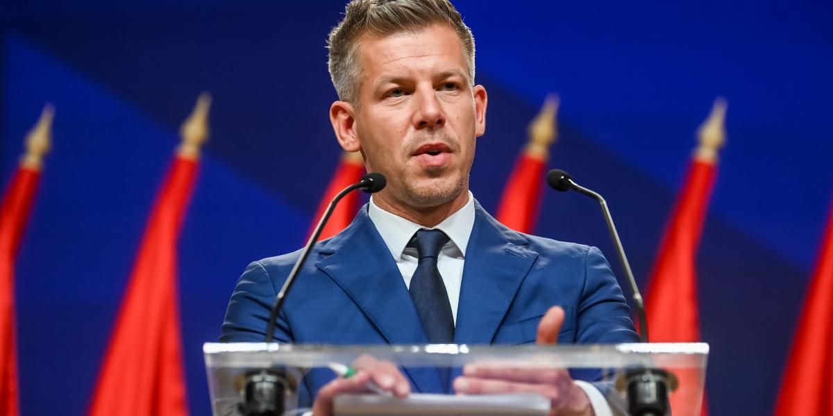 Magyarország következő miniszterelnöke a mikrofonok mögött