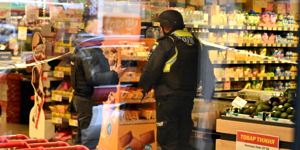 Helyszínelés a szupermarketben április 18-án 