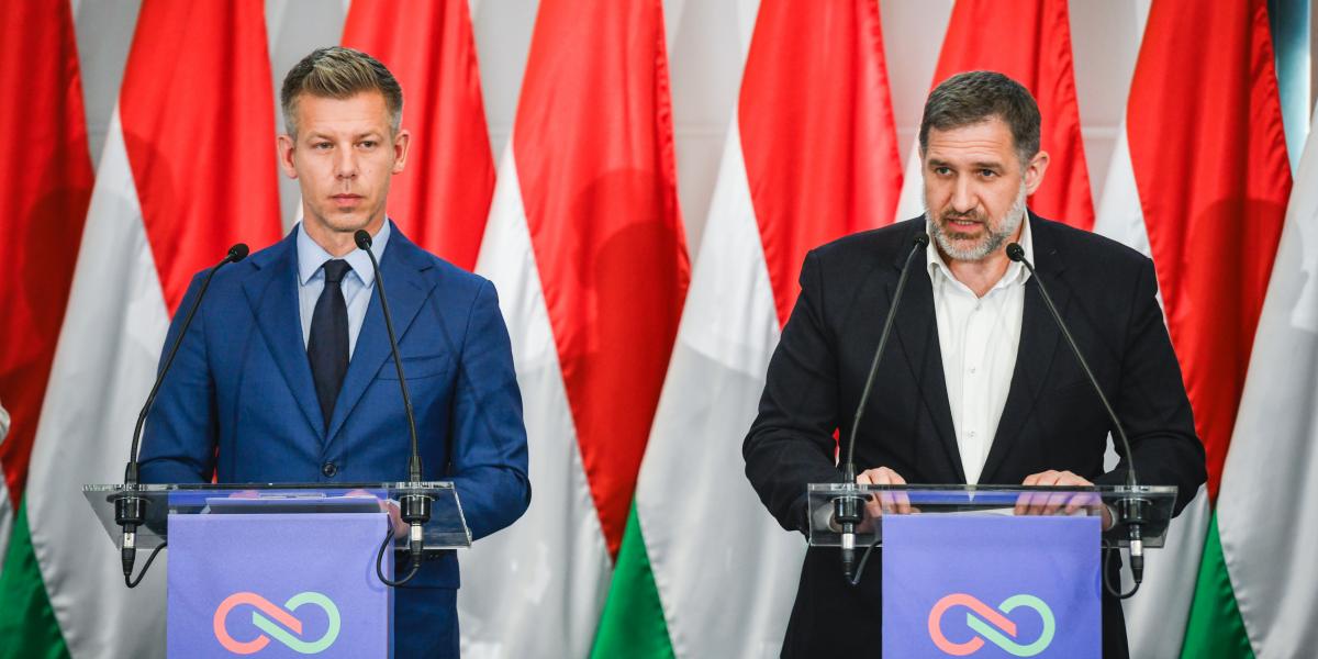 Magyar Péter leendő miniszterelnök és Tóth Péter leköszönő kampányfőnök. Nagy győzelmet arattak