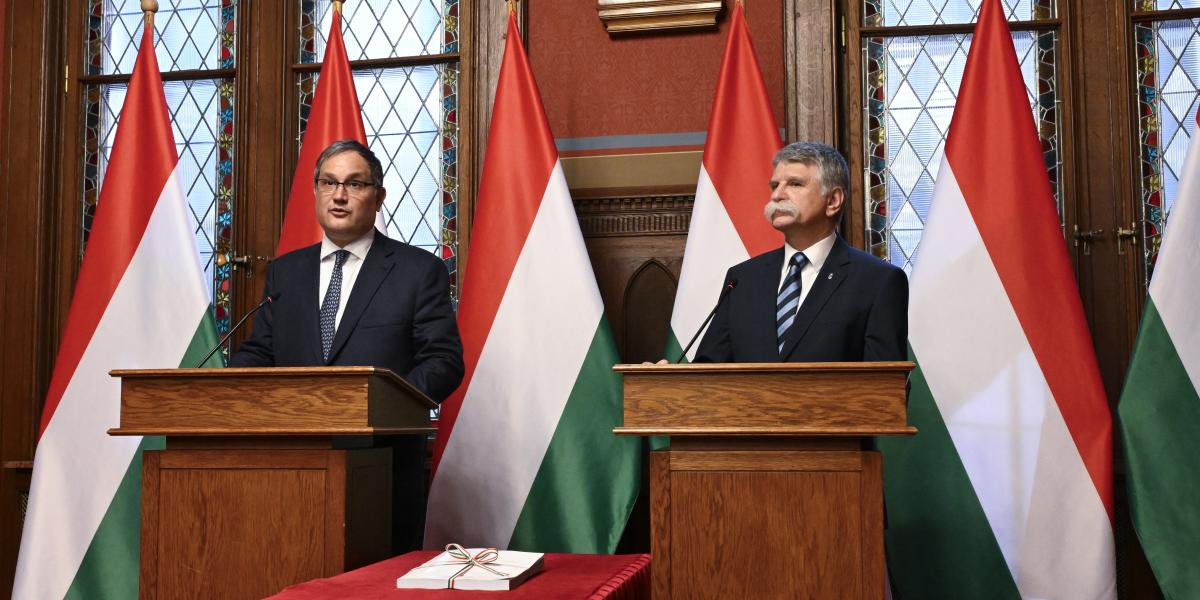 A parlament szerepe formálissá vált a költségvetés végrehajtás-ellenőrzésében.
A kormány rendeletekkel számtalanszor módosította a büdzsét