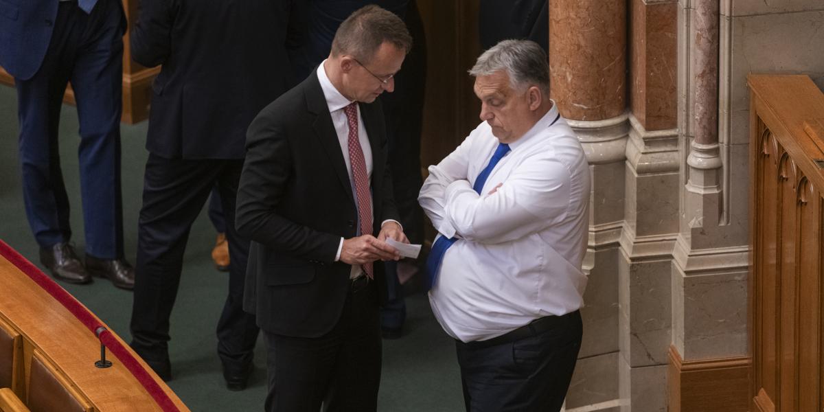 Az Orbán–Szijjártó-
duett.
Kérdés, mivel
okoztak nagyobb
kárt, a külhoni
magyarsághoz
fűződő politikájukkal
vagy az
ország nemzetközi
kapcsolatrendszerének
lerombolásával