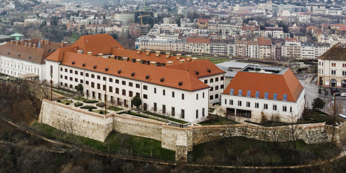 A NER 16 évét feldolgozó vagy korrupciómúzeumtól a rendvédelmi központig terjednek az ötletek 