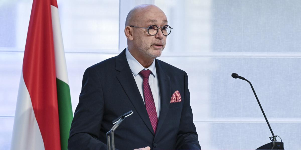 Péterfalvi Attila - Korábbi felvétel 