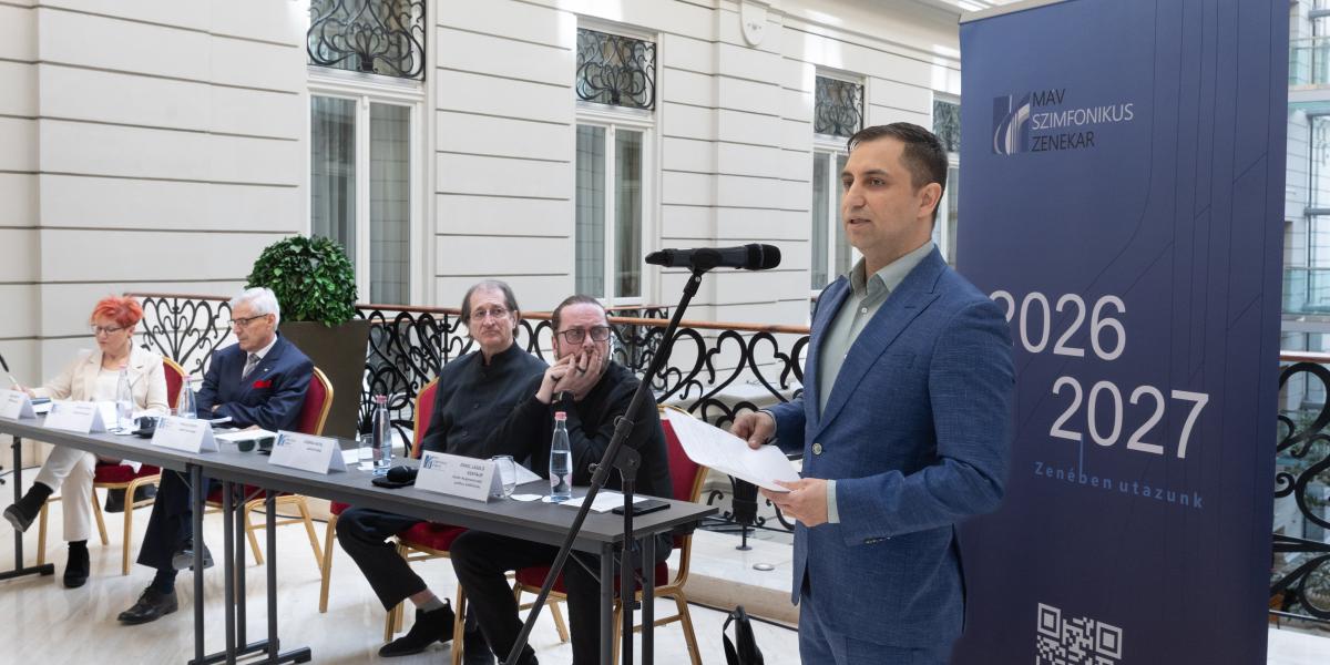 Farkas Róbert vezető karmester öt év után távozik a zenekar éléről, szabadúszóként folytatja