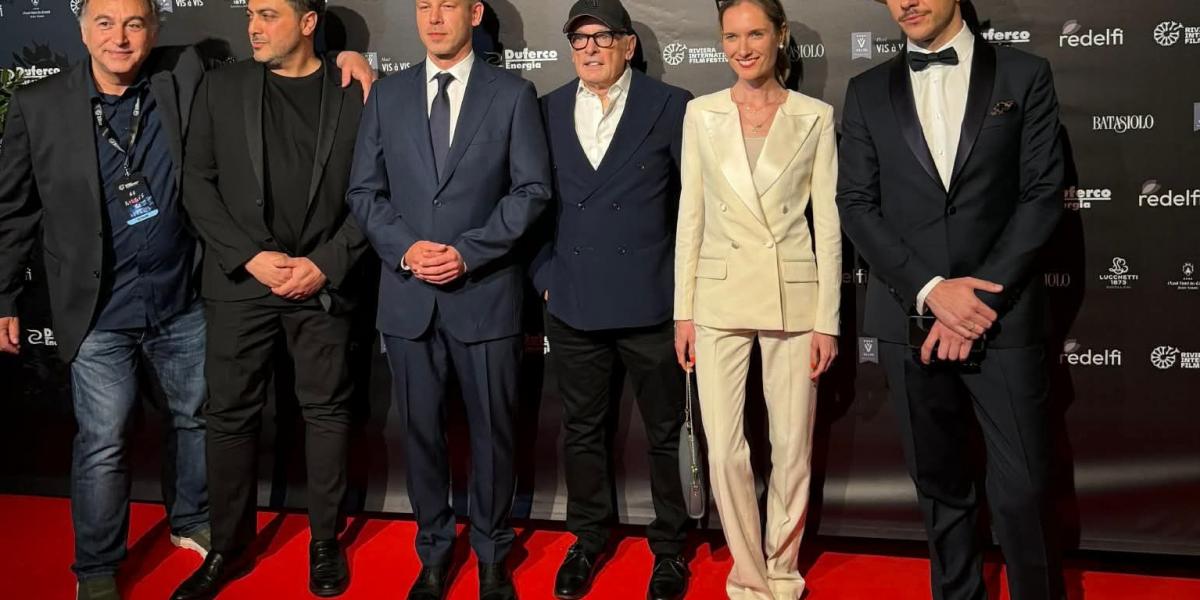 Balról jobbra: Massimo Santimone (RIFF-programigazgató), Vito d’Onghia (RIFF-alapitó es ügyvezető), Magyar Péter (főszereplő) Stefano Gallini-Durante (RIFF-alapitó, producer), Sümeghy Claudia (producer) és Topolánszky Tamás Yvan (rendező)