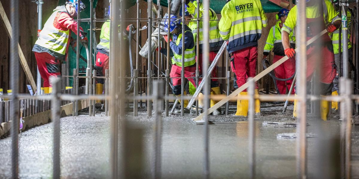 Februárban sokszori időpont-módosítás után megvolt a kivitelezés hivatalos kezdetének számító „első betonöntés”