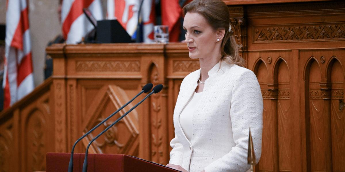 Forsthoffer Ágnes, az Országgyűlés elnöke beszédet mond eskütétele után az új Országgyűlés alakuló ülésén