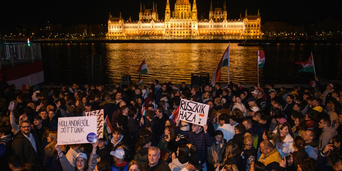 Segített az ellenzéknek
Orbánék
oroszbarátsága:
tömegek skandálták
a kampány
jelszavává
vált szlogent:
„Ruszkik, haza!”
