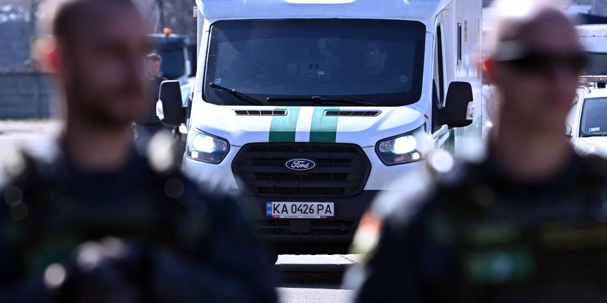 Az egyik lefoglalt pénzszállító a visszaadás előtt március 12-én 
